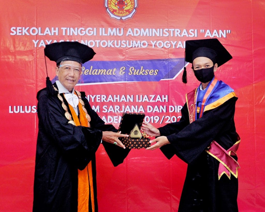 Lulusan Sarjana Administrasi Publik 2019/2020